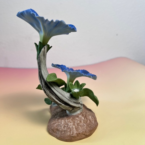 Boehm Vintage Blue Petunia Porcelain Figurine Signed by Helen Boehm 6” As Is - Picture 7 of 11